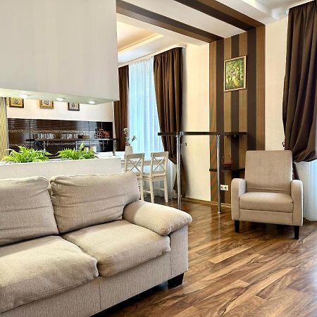 Lux Apartments In The City Center With A Coffee Machine, View Of A Theater, Near Zlata Plaza Rivne Eksteriør bilde