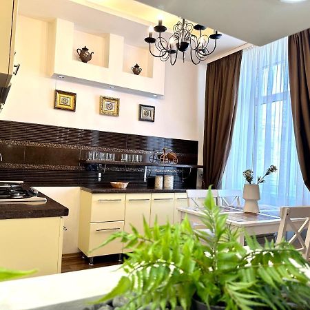Lux Apartments In The City Center With A Coffee Machine, View Of A Theater, Near Zlata Plaza Rivne Eksteriør bilde