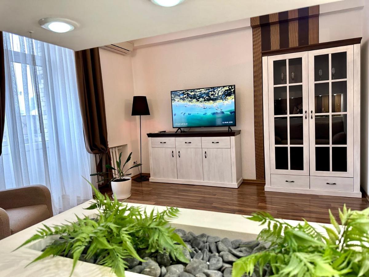 Lux Apartments In The City Center With A Coffee Machine, View Of A Theater, Near Zlata Plaza Rivne Eksteriør bilde