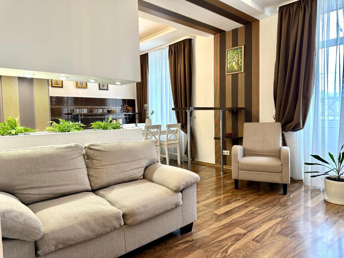Lux Apartments In The City Center With A Coffee Machine, View Of A Theater, Near Zlata Plaza Rivne Eksteriør bilde