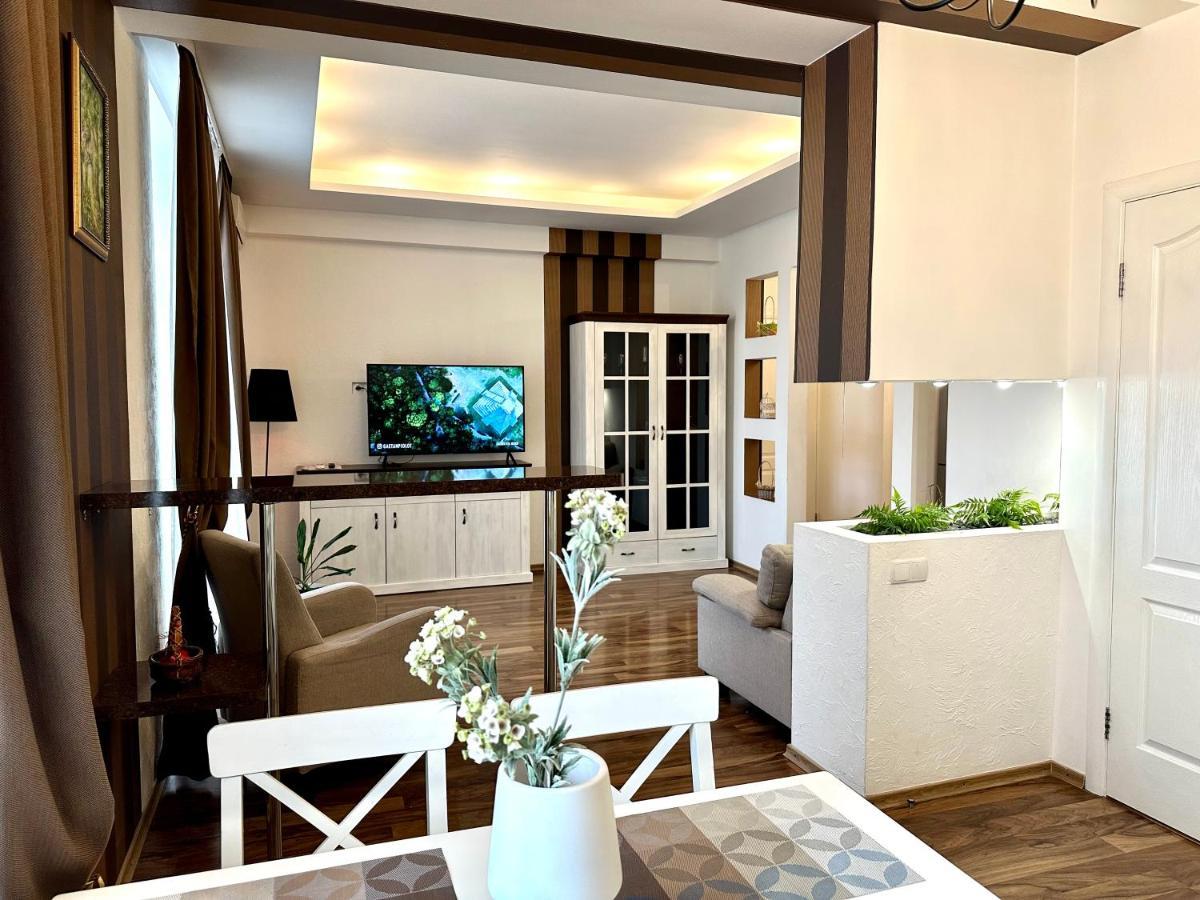 Lux Apartments In The City Center With A Coffee Machine, View Of A Theater, Near Zlata Plaza Rivne Eksteriør bilde