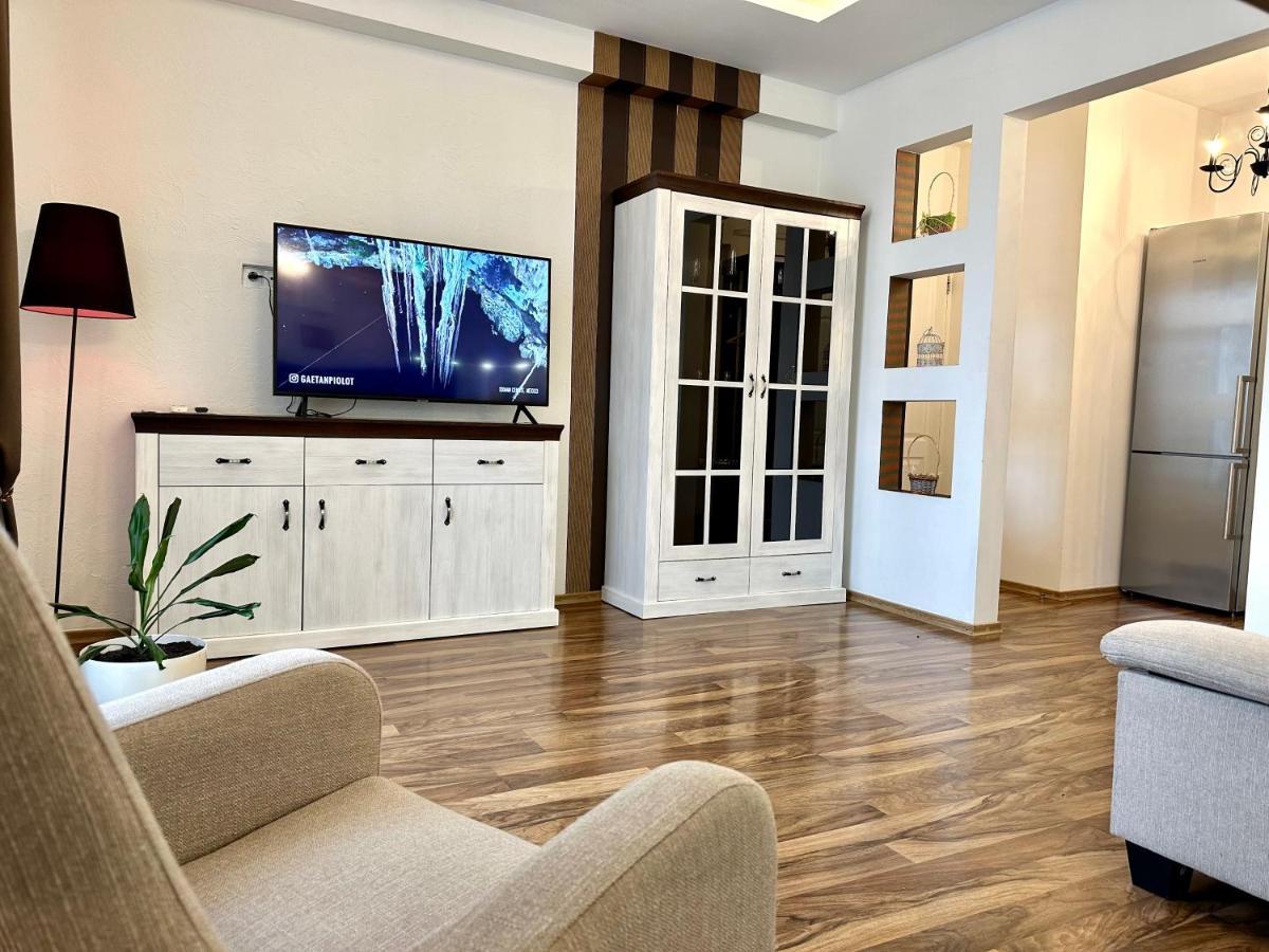 Lux Apartments In The City Center With A Coffee Machine, View Of A Theater, Near Zlata Plaza Rivne Eksteriør bilde